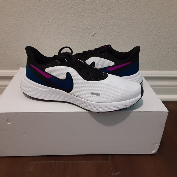 Nike Shoes - Nike